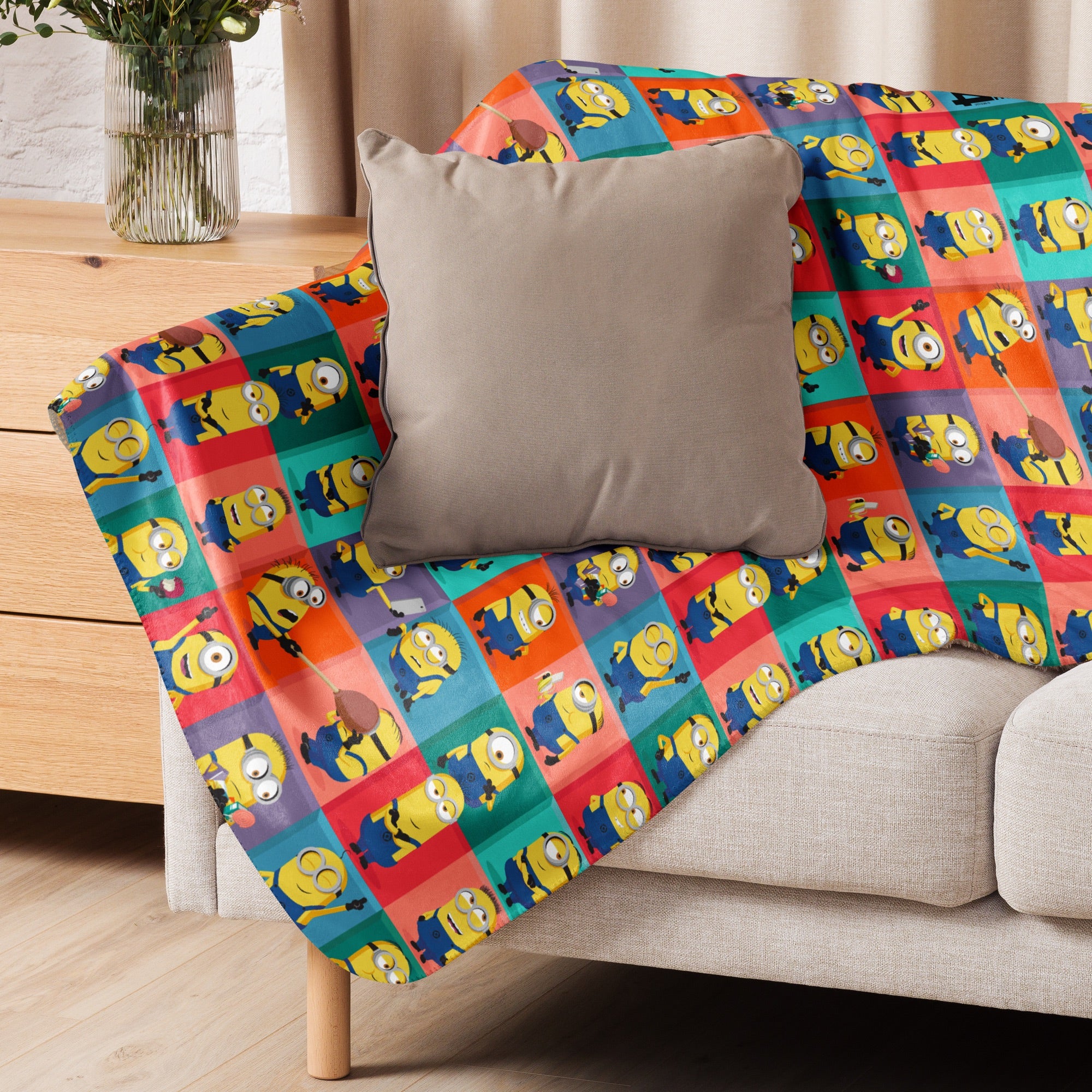 1158-despicable-me-4-minion-pattern-sherpa-blanket-3.jpg Despicable Me 4 Minion Pattern Sherpa Blanket