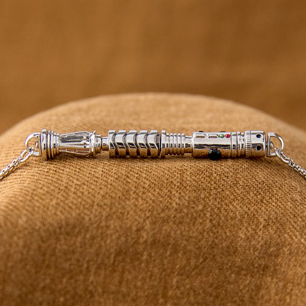 581-star-wars-x-rocklove-elemental-nature-lightsaber-necklace-5.webp Star Wars x RockLove Elemental Nature Lightsaber Necklace